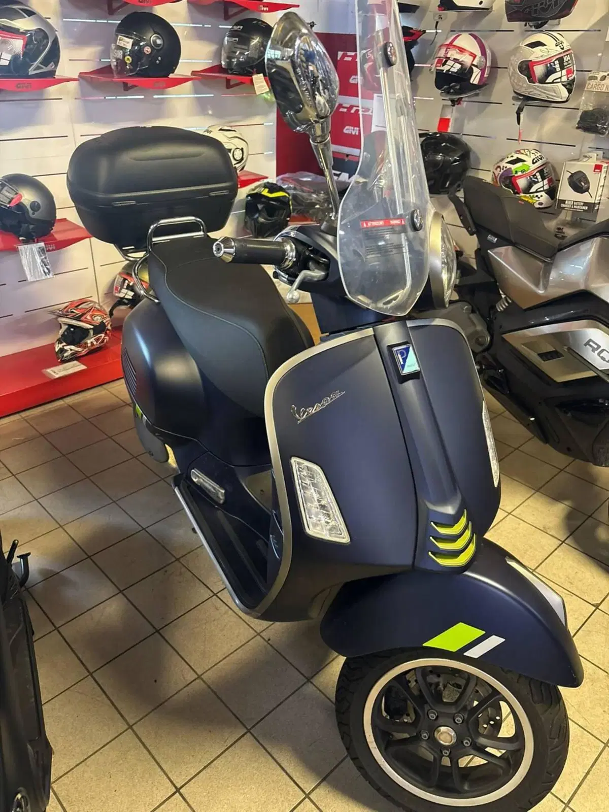 Vespa GTS 300 Super Tech (2023 - 24)