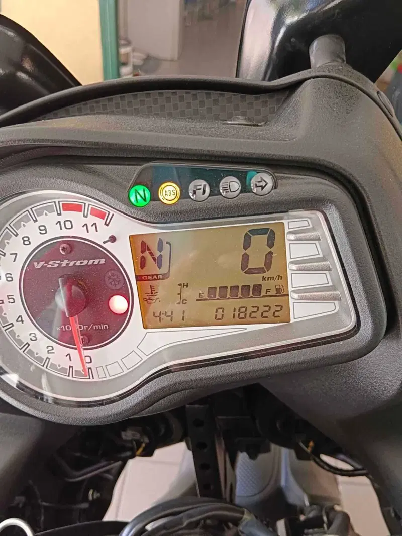 Suzuki V-Strom 650 ABS (2011 - 17) (2)