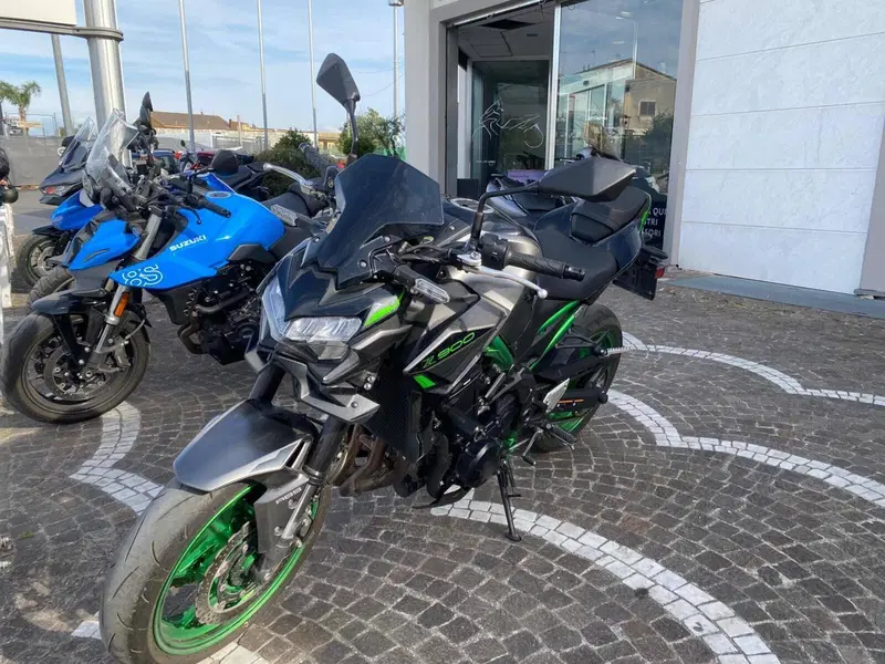 Kawasaki Z 900 (2021 - 24) (4)