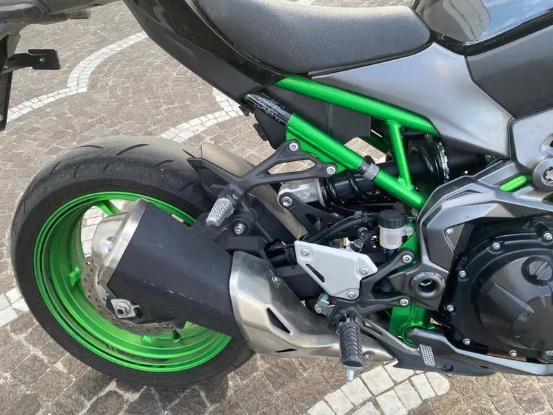 Kawasaki Z 900 (2021 - 24) (7)