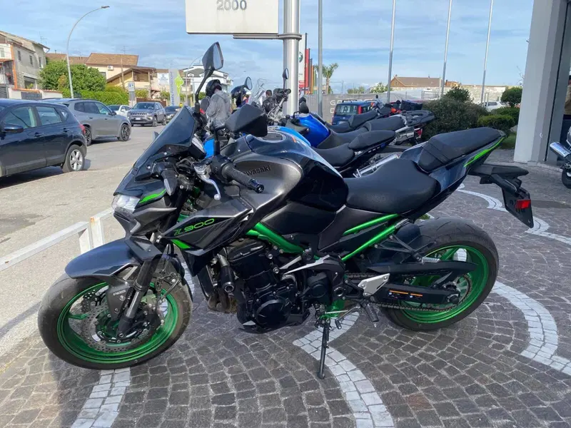 Kawasaki Z 900 (2021 - 24) (2)