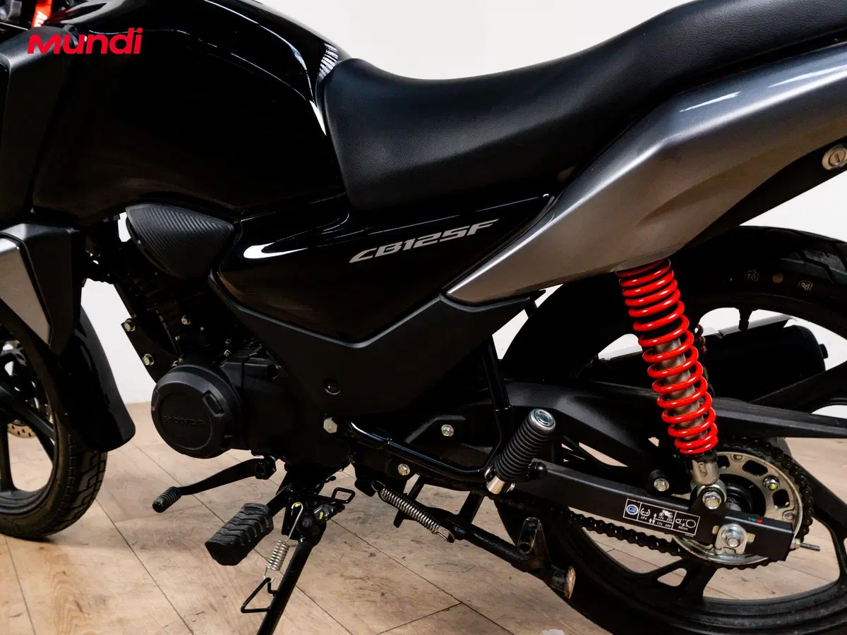 Honda CB 125 F (2026) (8)