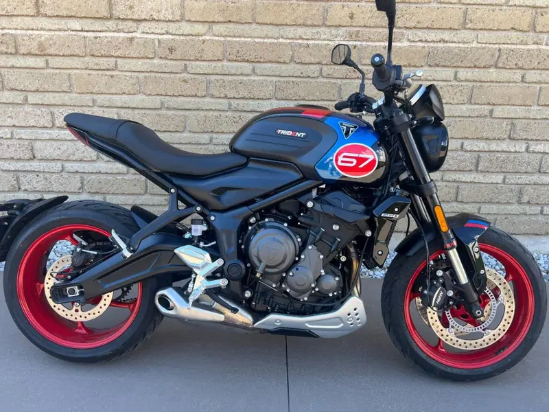 Triumph Trident 660 Triple Tribute Edition (2025 - 26) (2)