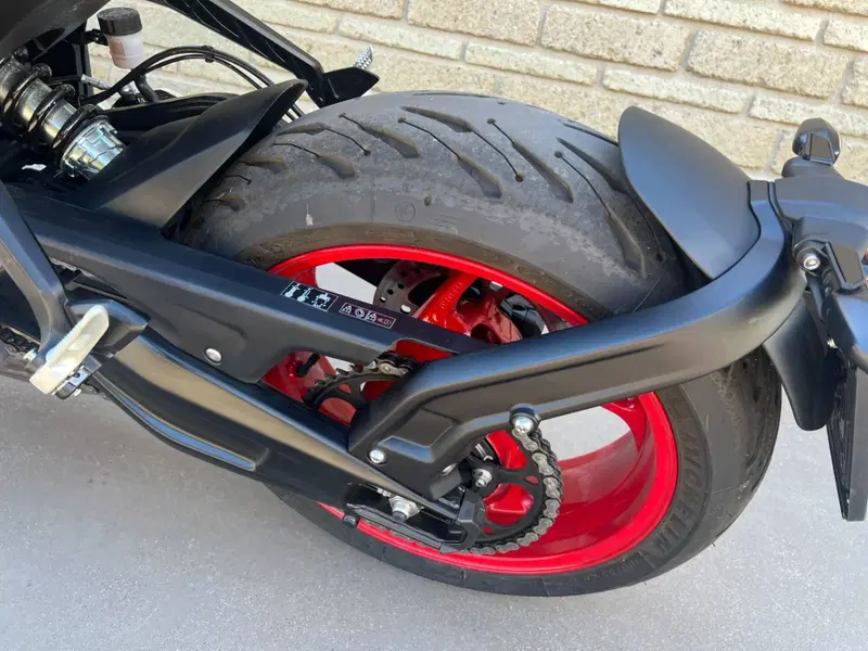 Triumph Trident 660 Triple Tribute Edition (2025 - 26) (5)