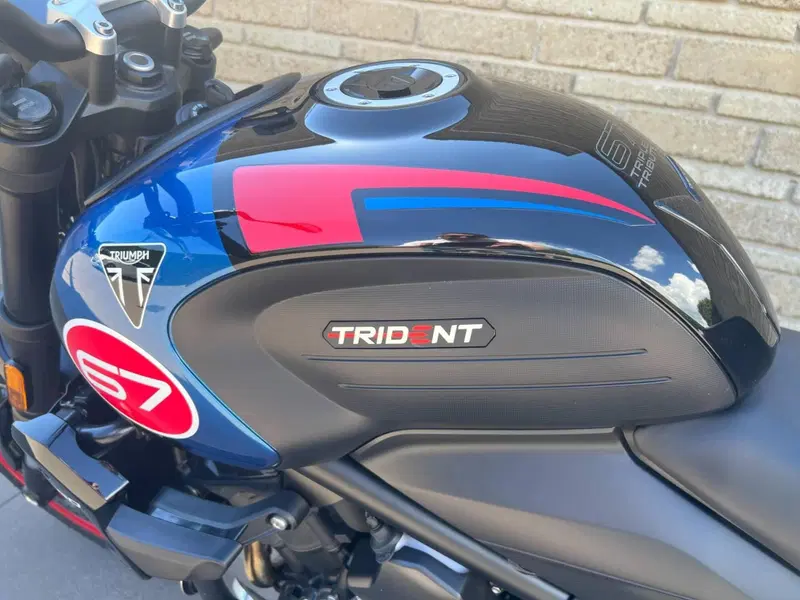 Triumph Trident 660 Triple Tribute Edition (2025 - 26) (6)