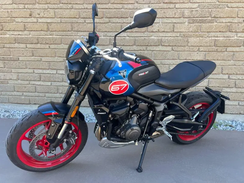 Triumph Trident 660 Triple Tribute Edition (2025 - 26) (3)