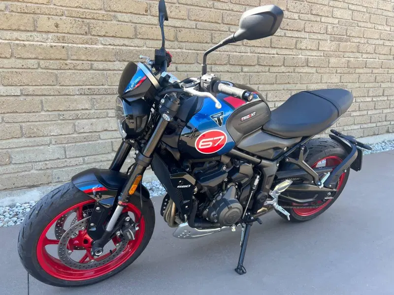 Triumph Trident 660 Triple Tribute Edition (2025 - 26) (11)