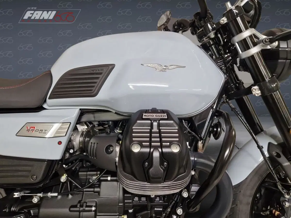Moto Guzzi V7 Sport (2025 - 26) (3)