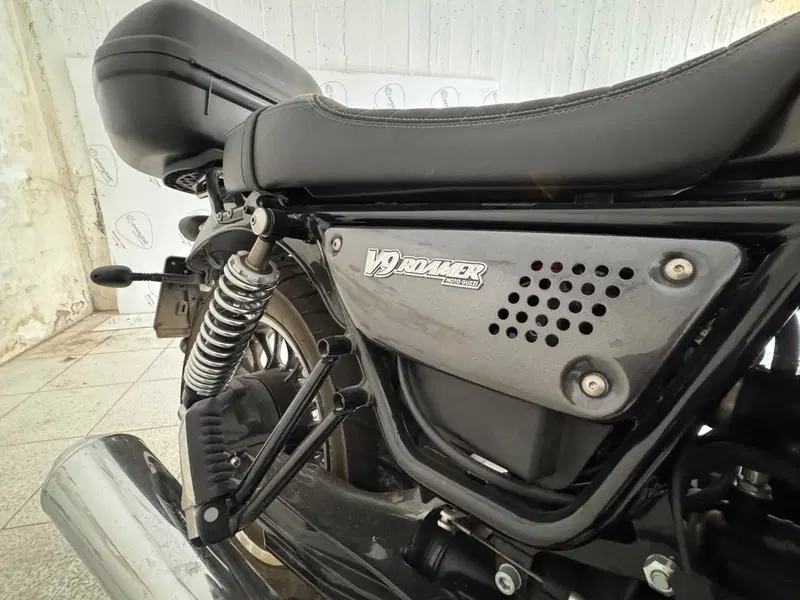 Moto Guzzi V9 Roamer (2018 - 20) (8)