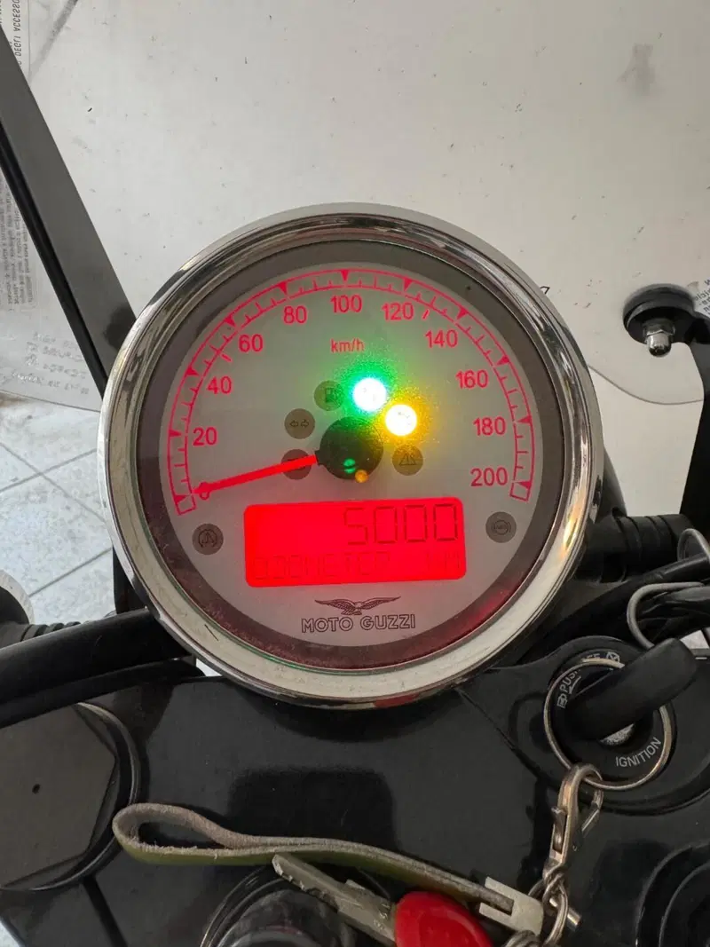 Moto Guzzi V9 Roamer (2018 - 20) (6)