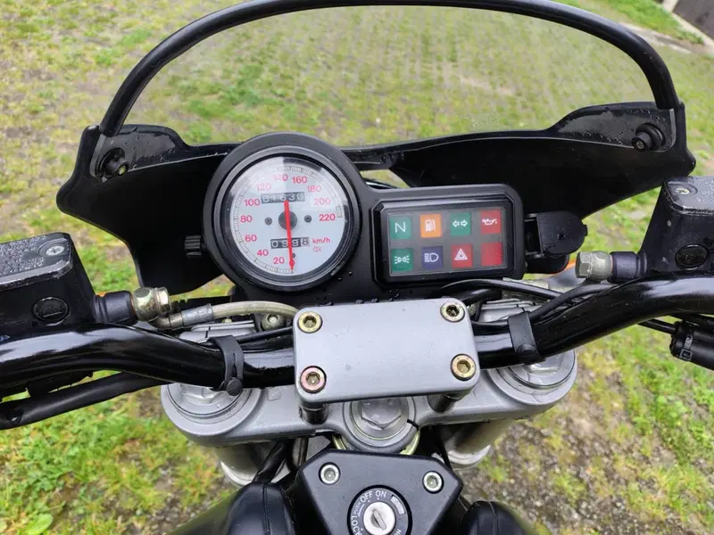 Ducati Monster 750 Dark (1999 - 02) (2)