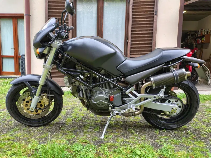 Ducati Monster 750 Dark (1999 - 02) (3)