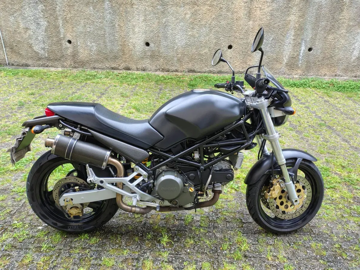 Ducati Monster 750 Dark (1999 - 02) (4)