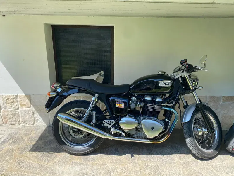 Triumph Thruxton 900 carb