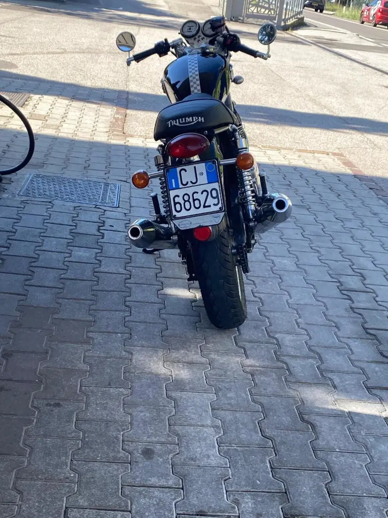 Triumph Thruxton 900 carb (2)