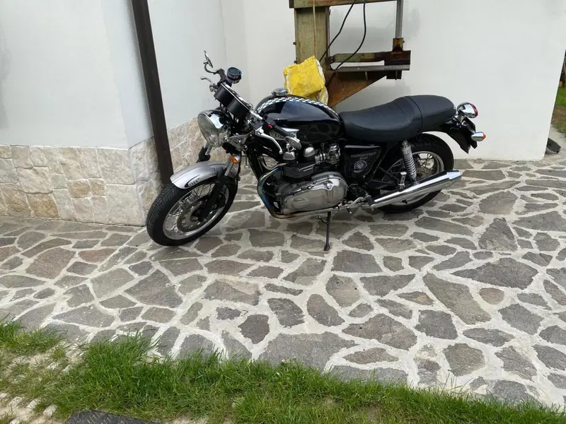 Triumph Thruxton 900 carb (3)
