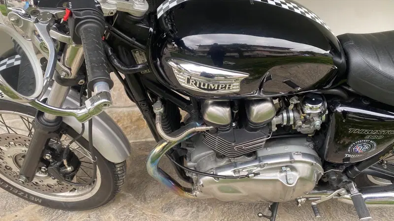 Triumph Thruxton 900 carb (8)
