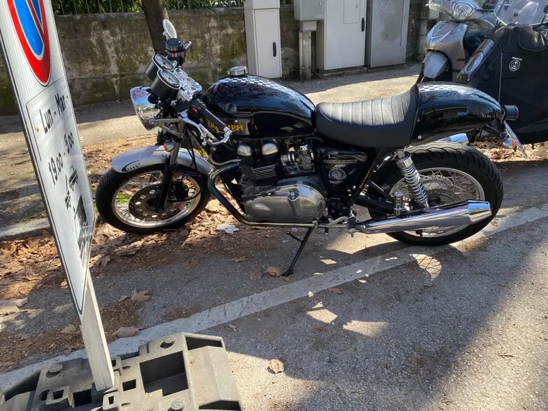 Triumph Thruxton 900 carb (11)