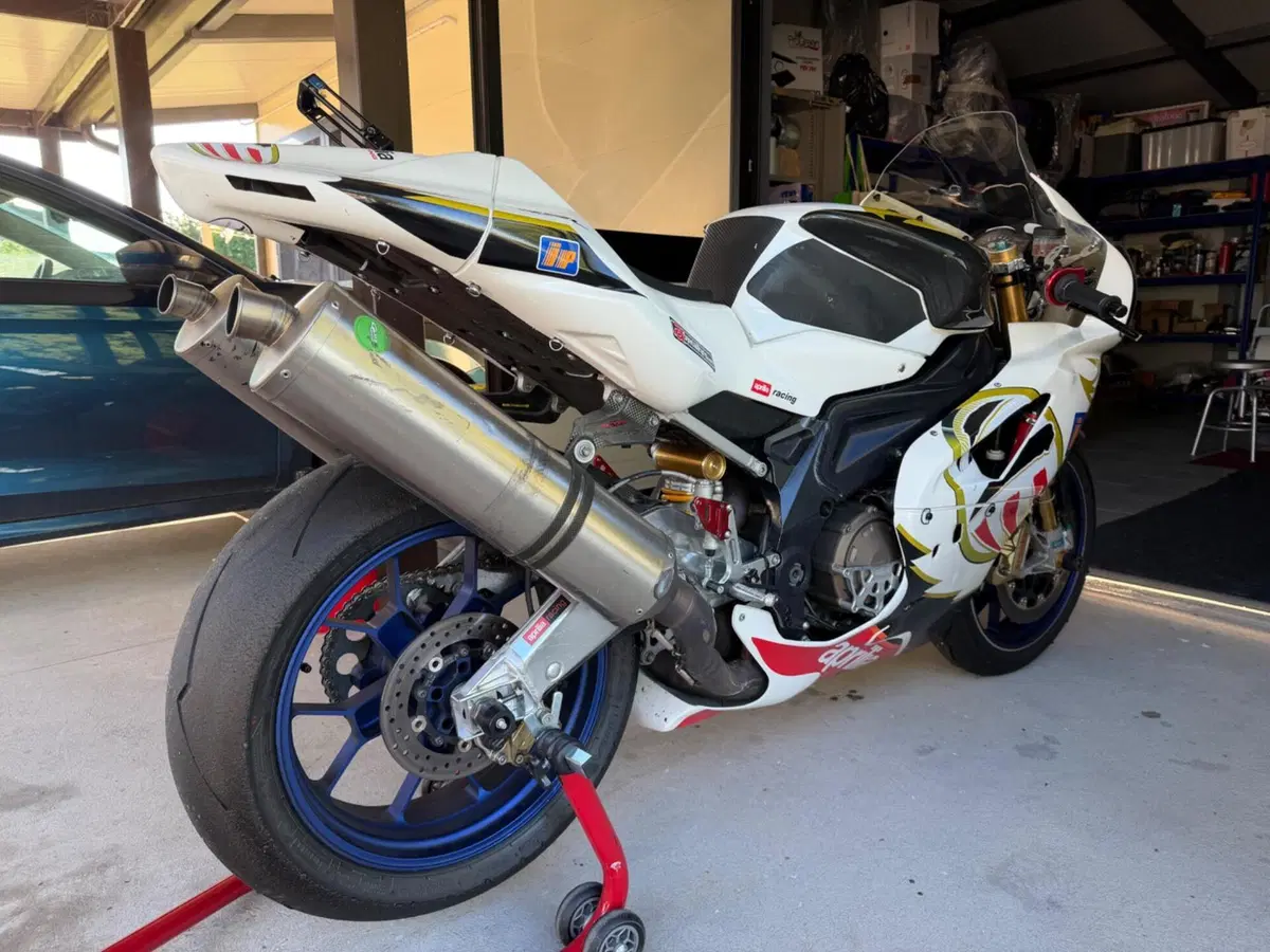 Aprilia RSV 1000 R Factory (2004 - 05) (4)