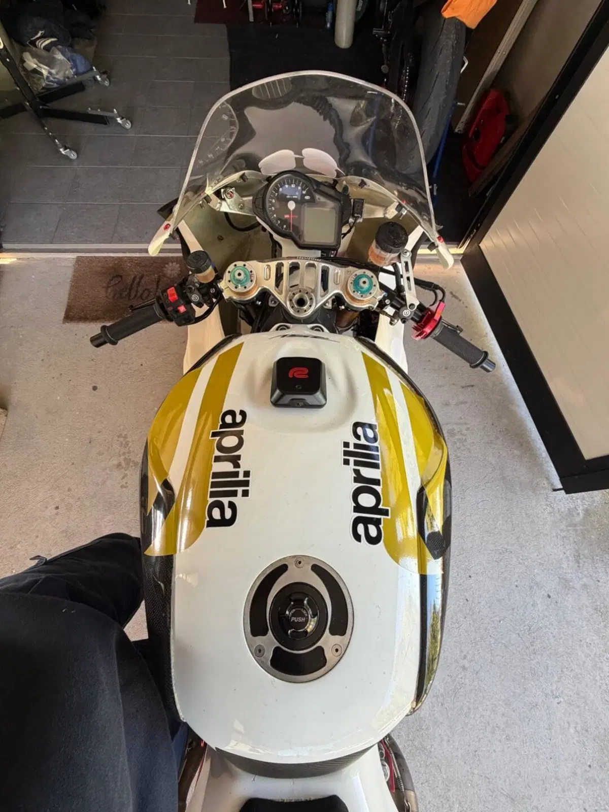 Aprilia RSV 1000 R Factory (2004 - 05) (6)