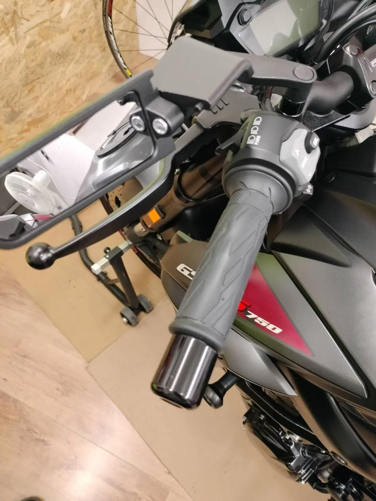 Suzuki GSX S 750 Z Yugen (2018 - 20) (7)