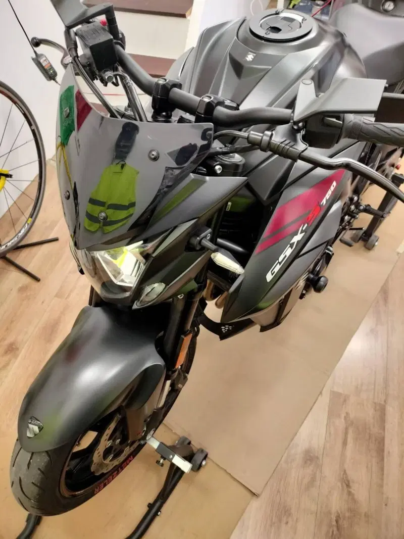 Suzuki GSX S 750 Z Yugen (2018 - 20) (13)