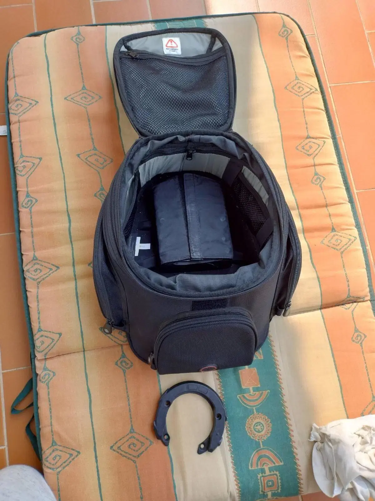 Vendo borsa serbatoio Suzuki (2)