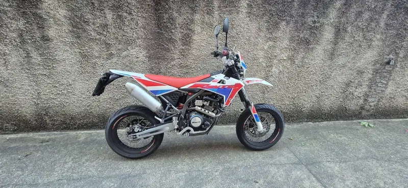 Fantic Motor Motard 125 Performance 4t (2020) (2)