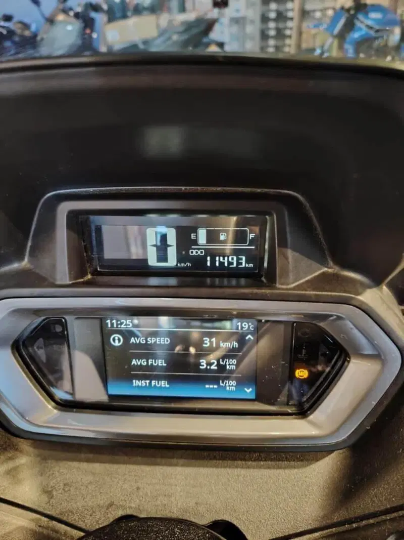 Yamaha X-Max 300 Tech Max (2021 - 24) (4)