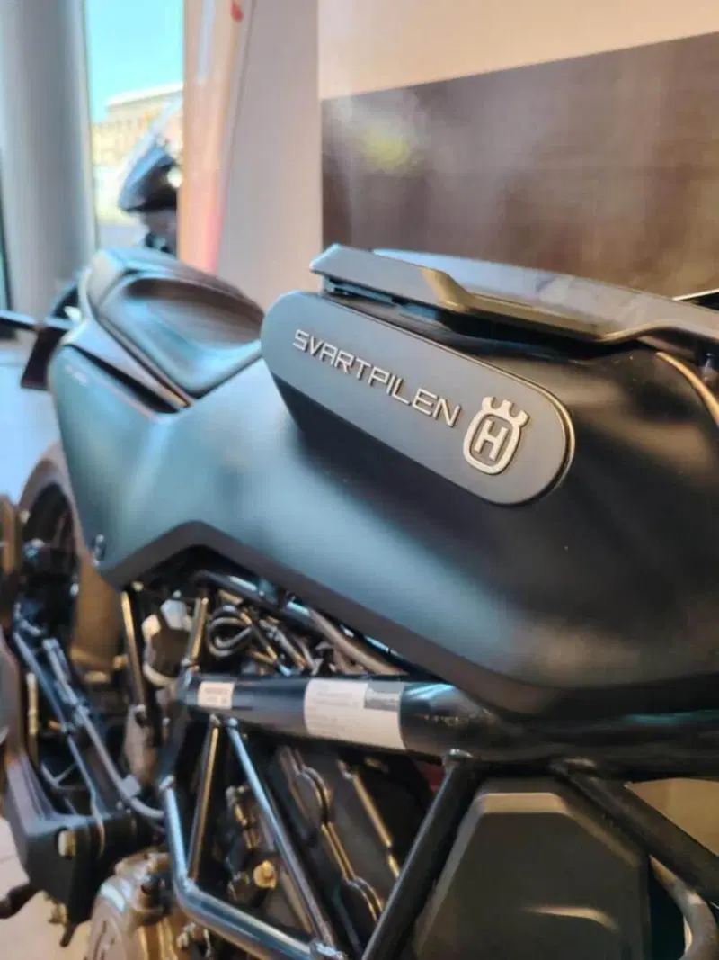 Husqvarna Svartpilen 125 (2021 - 23) (6)
