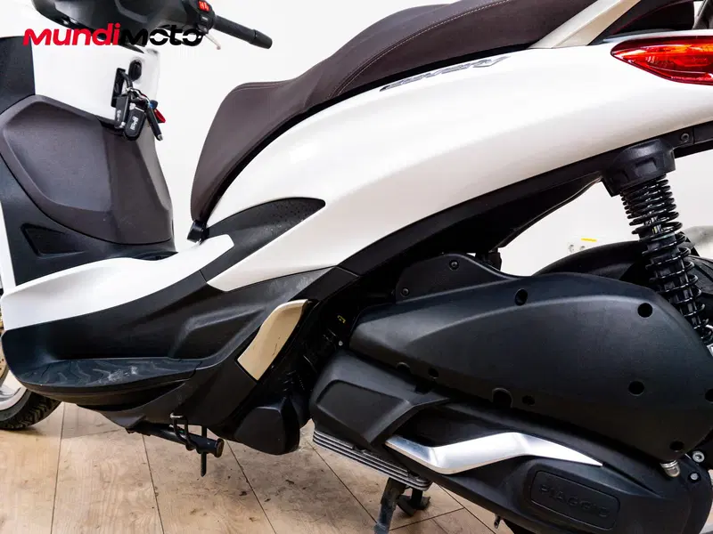 Piaggio Beverly 300 Hpe (2021) (10)