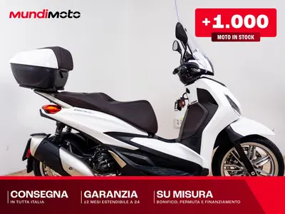 Piaggio Beverly 300 Hpe (2021) usata