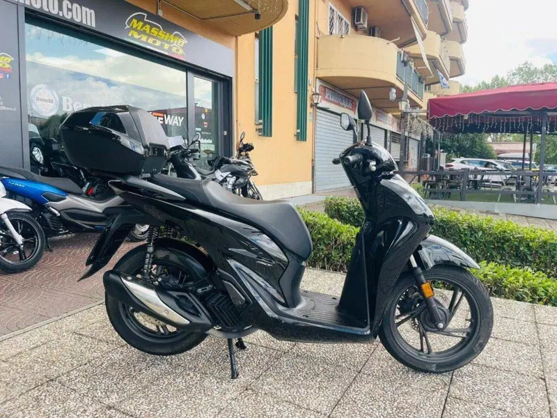 Honda SH 150i (2024 - 25) (3)