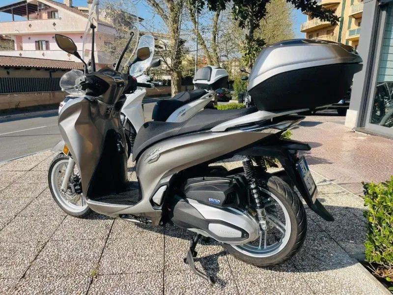 Honda SH 350 (2021 - 24) (8)