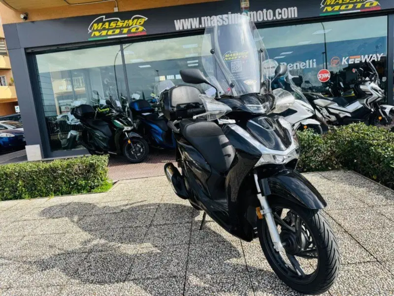 Honda SH 150i (2024 - 25) (4)