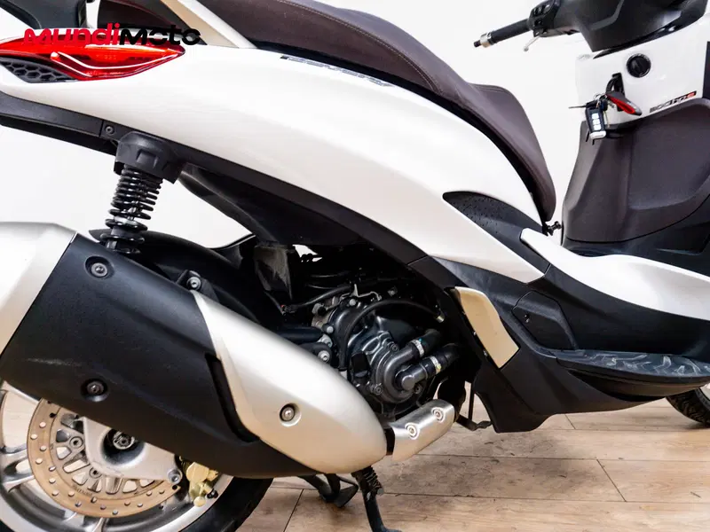 Piaggio Beverly 300 Hpe (2021) (4)