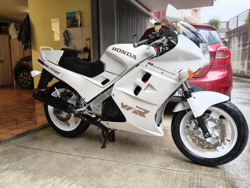 Honda VFR 750 F (1986 - 87)