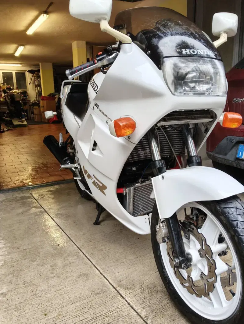Honda VFR 750 F (1986 - 87) (2)