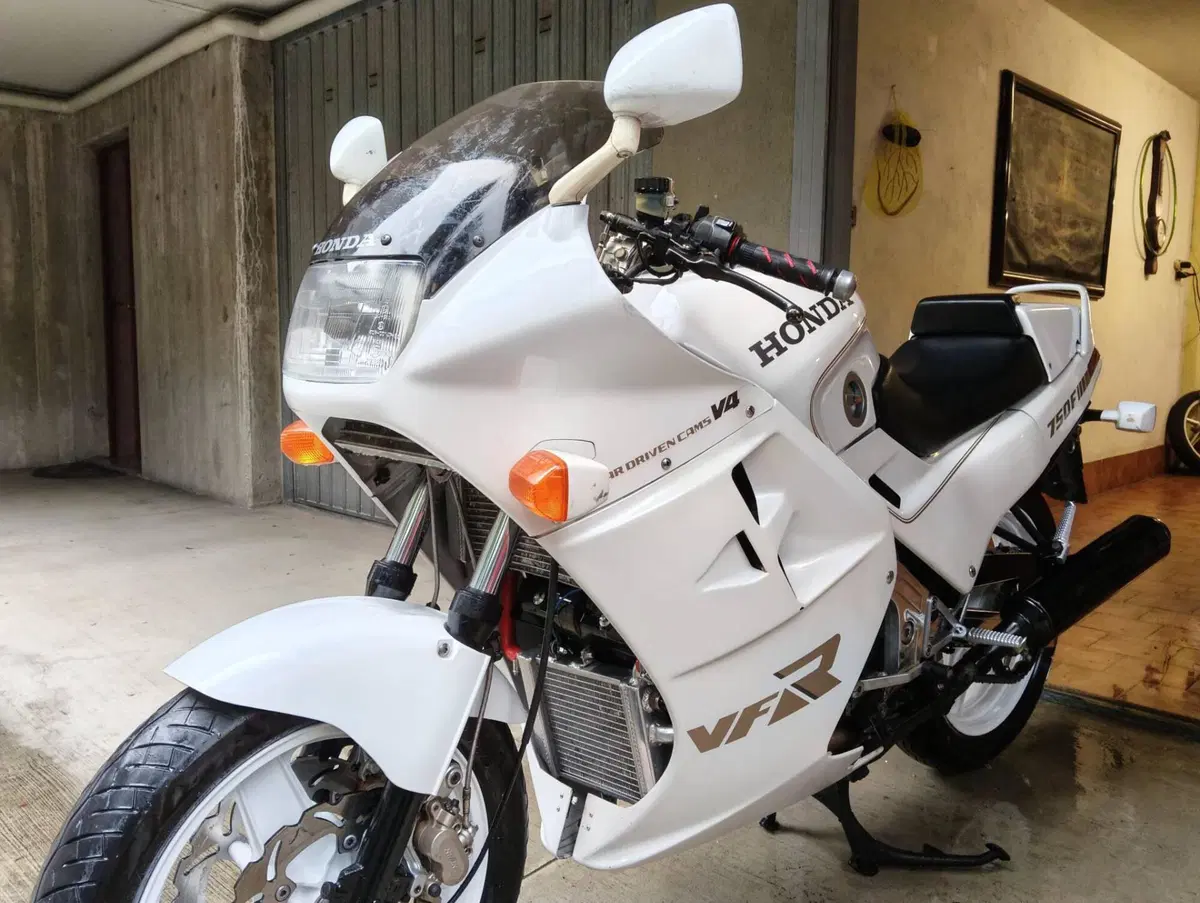 Honda VFR 750 F (1986 - 87) (3)