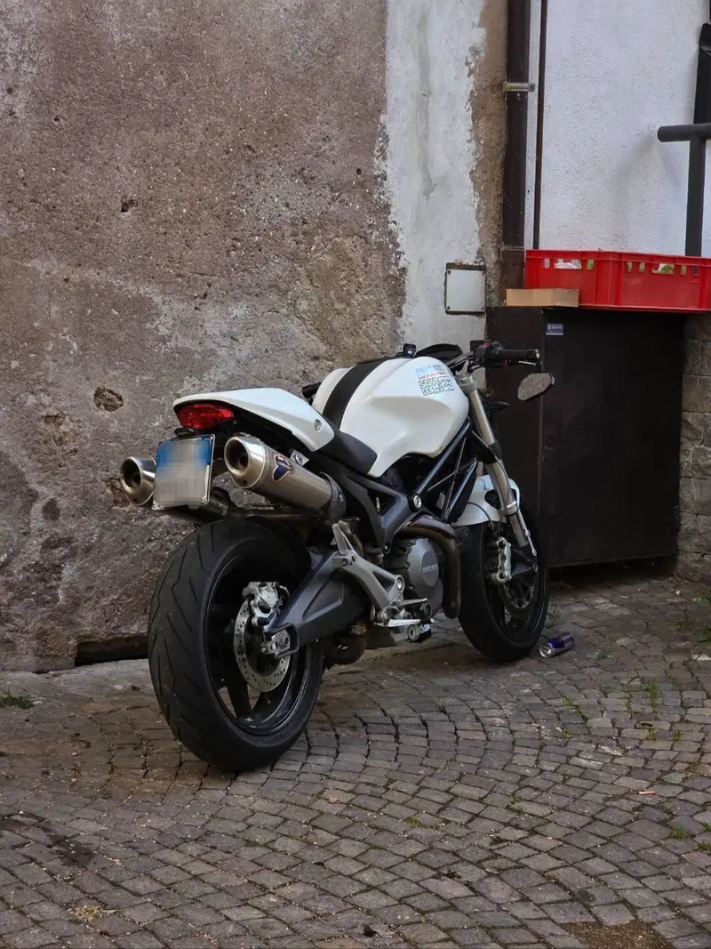 Ducati Monster 696 (2008 - 13) (3)