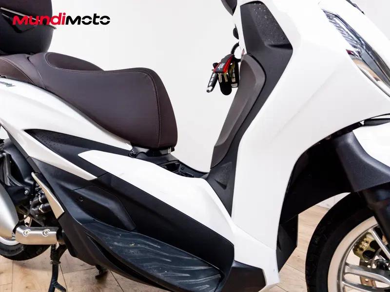 Piaggio Beverly 300 Hpe (2021) (5)