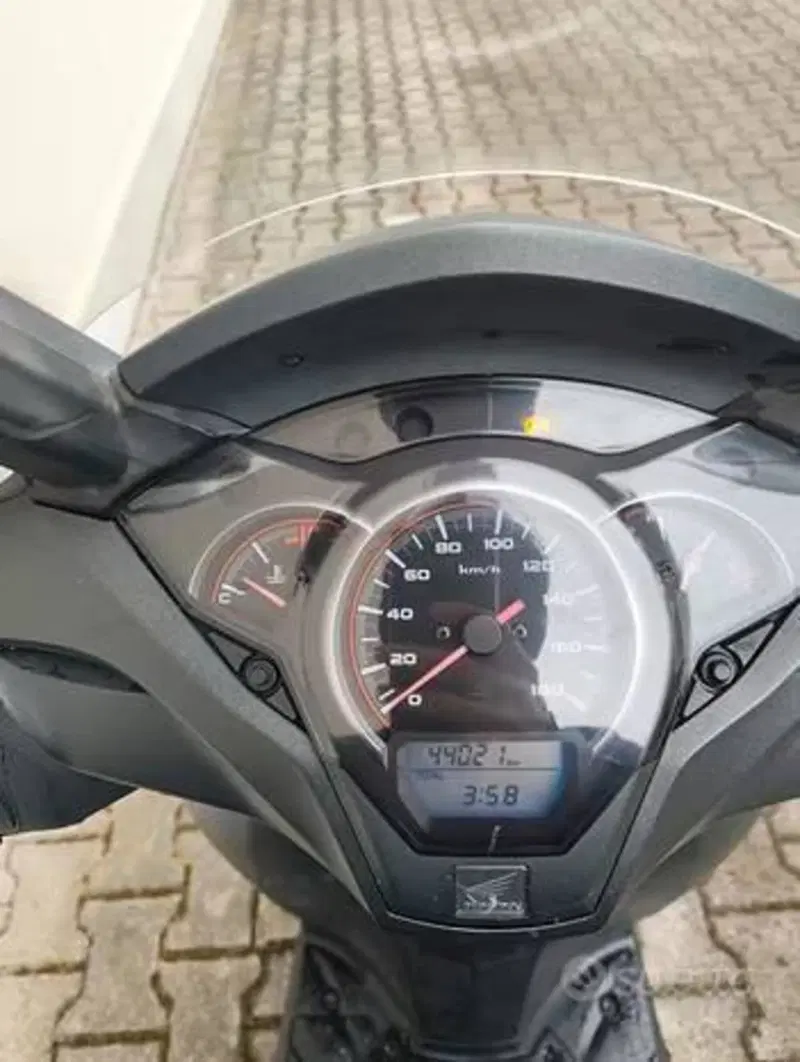 Honda SH 300 i ABS (2016 - 20) (6)