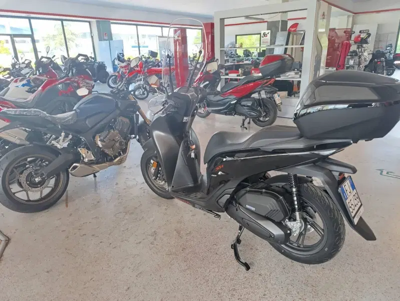 Honda SH 150i Sport (2024 - 25) (3)