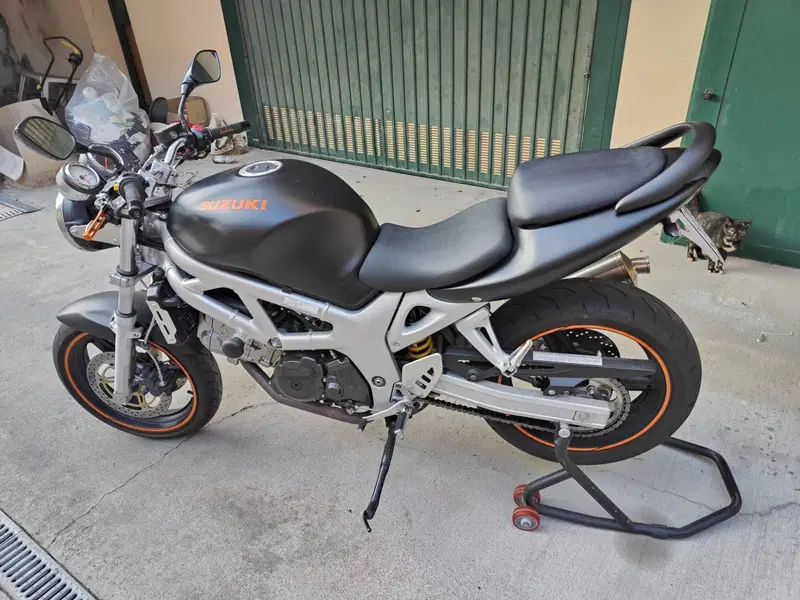 Suzuki SV 650 (1999 - 02) (4)