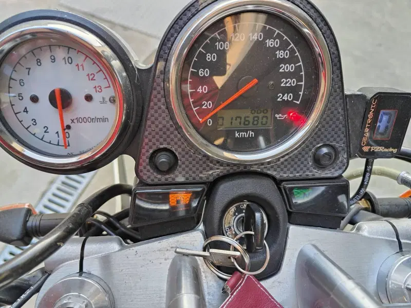 Suzuki SV 650 (1999 - 02) (9)