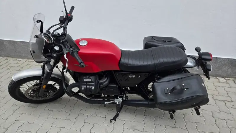 Moto Guzzi V7 III Rough (2018 - 20) (2)