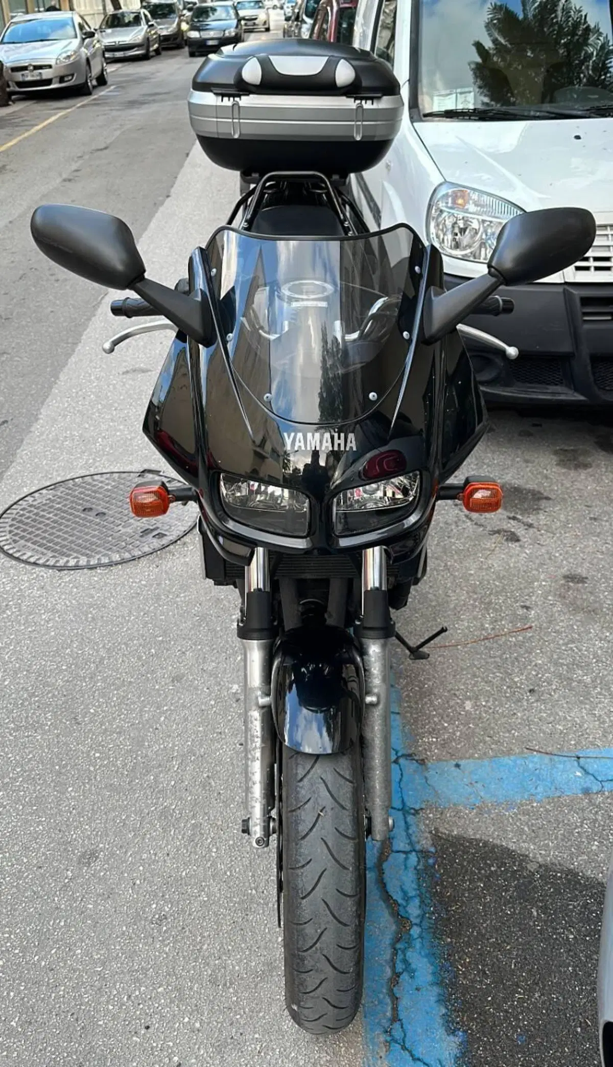 Yamaha FZS 600 Fazer (1998 - 01) (2)