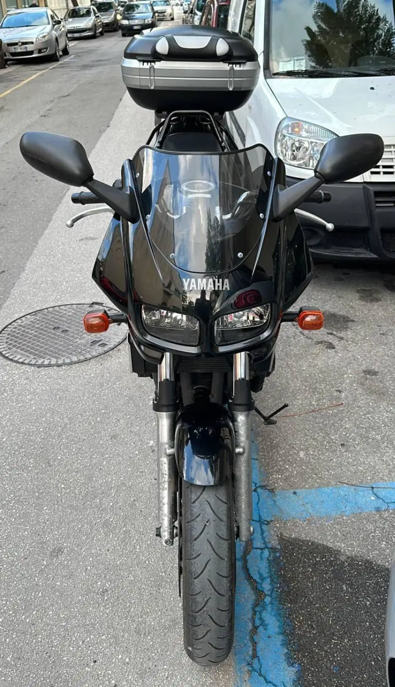 Yamaha FZS 600 Fazer (1998 - 01) (2)