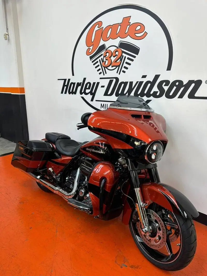 Harley-Davidson 114 Street Glide (2017) (2)