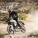 TEST Ducati DesertX 2026: esagerata su qualsiasi fondo. Caratteristiche e prezzo ma, soprattutto, come va, in strada e in offroad [VIDEO]